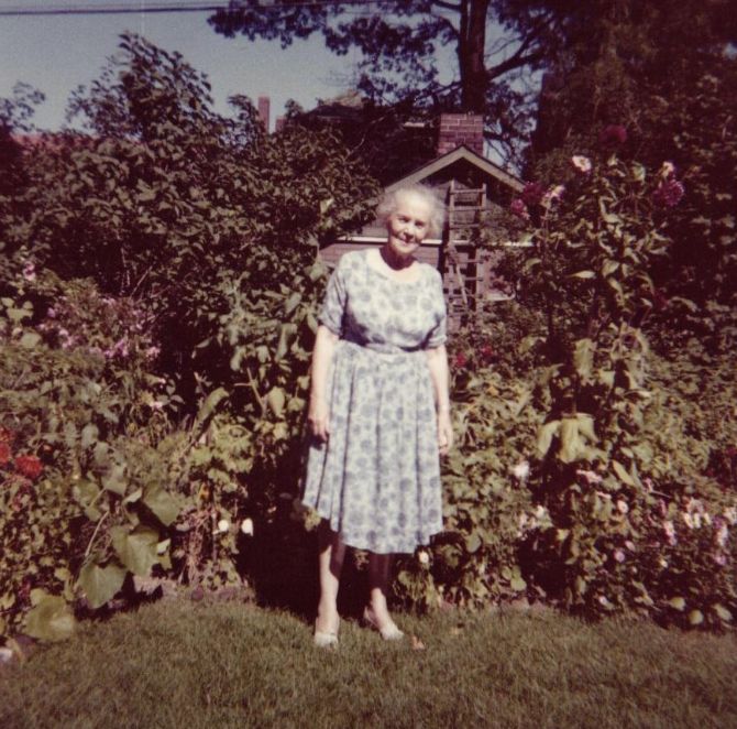 Gailīte Angelika (prec.Miķelsone, 1884-1975), rakstniece, vēsturniece (Kanāda)