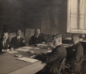 Kārlis Zariņš Latvijas sūtņu Baltijas un Skandināvijas valstīs konferencē Rīgā. 1922. gads. Avots: LNA_LVA, F2263_1_225, 12. lp.