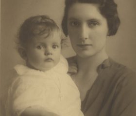 Henriete un Marie Anna Zariņas, Stokholma. Foto: Kaudern Stockholm. Avots: LNA_LVA, F2263_1_194, 6. lp.