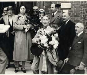 Atstājot Latvijas sūtniecību Igaunijā, Kārlis Zariņš dodas uz Londonu. 1933. gads, Tallina. Avots: LNA_LVA, F2263_1_230, 3. lp.
