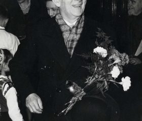 Kārlis Zariņš savā 80. dzimšanas dienā, 1959. gada 4. decembris. Foto: H. Nestors. Avots: LNA_LVA, F2263_1_254, 10. lp.