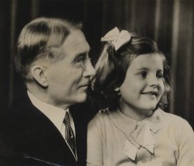 Kārlis un Marie Anna Zariņi Londonā. 20. gs. 30. gadi. Foto: Odhams Press. Avots: LNA_LVA, F2263_1_194, 2. lp.