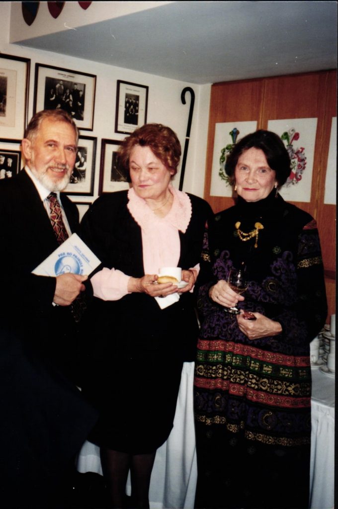 Elma Miniate, Oļģerts Pavlovskis un Inta Purva pasākumā Latvijas Republikas ārlietu ministra Valda Birkava vizītes laikā Kanādā. 1995. gada 28. aprīlis. Avots: 18_LNA_LVA_F2570_151, 39. lp.