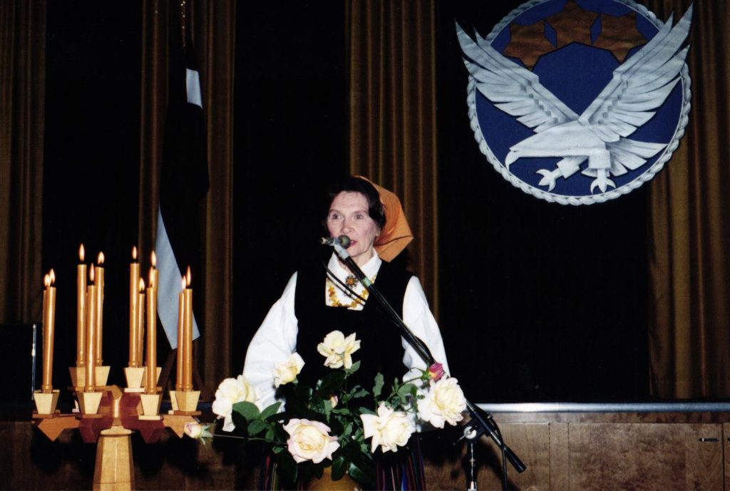 Elma Miniate saka runu Daugavas Vanagu organizācijas Kanādā 18. novembra pasākumā. 1996. gads. Avots: LNA_LVA_F2570_1v_151, 31. lp.