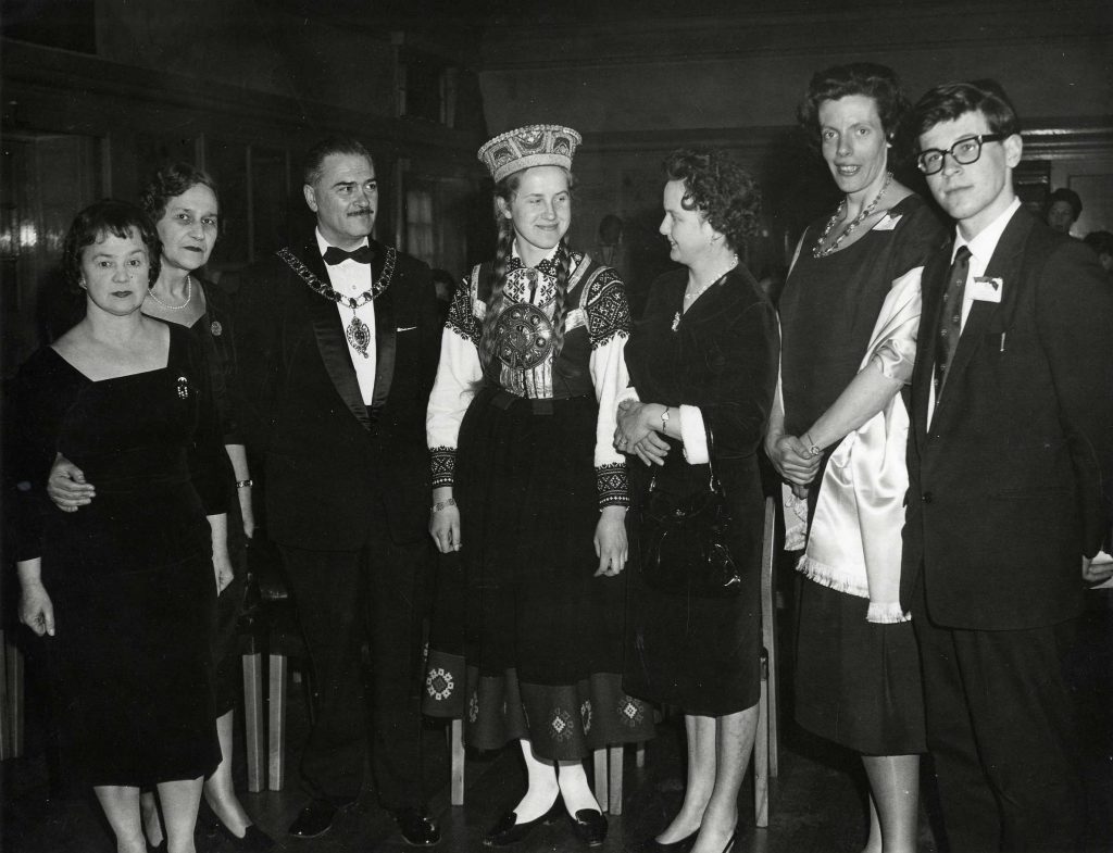 Eiropas latviešu jaunatnes apvienības Anglijas nodaļas kongress Korbijā, 1963. gads. Avots: LNA_LVA_F2263_1_255, 1. lp.