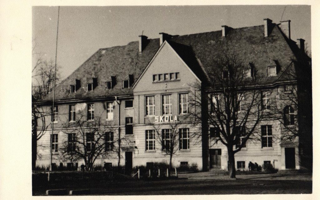 Hānavas, Vācijā, latviešu pamatskola un ģimnāzija. 1945. – 1949. gads. Avots: LNA_LVA_F2402_US1