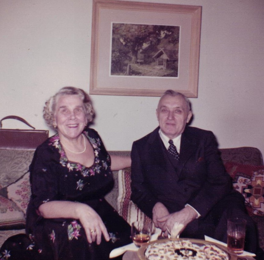 Herta Lūse ar dzīvesbiedru Eduardu Hertas dzimšanas dienas svinībās 1961. gada 15. martā. Avots: LNA_LVA_F2023_1v_5, 132. lp.