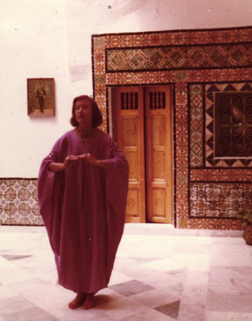 Veltas Sniķeres mudru dzejas priekšnesums Tunisijā. 20. gs. 80. gadi. Avots: LNA_LVA_F2401_1v_37, 26. lp.
